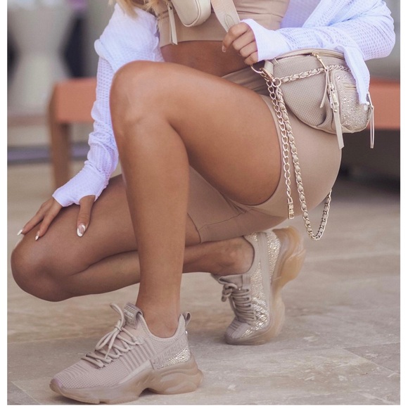 Sneakers - Picture 2 of 10